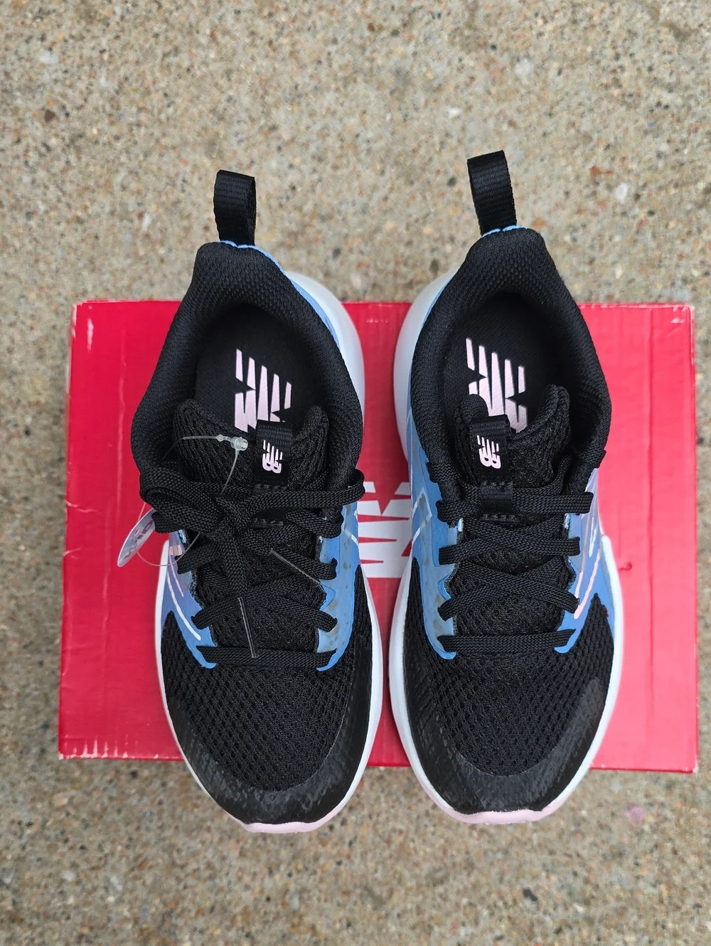 NWT New Balance Rave Run V2 PKRAVBL2 Black Pink Sneakers Size Girl's 11.5 WIDE